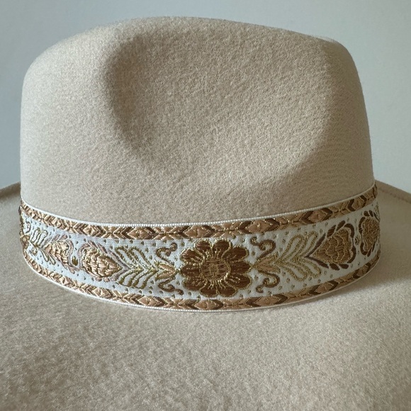 Wide brim rancher style hat - Picture 8 of 11